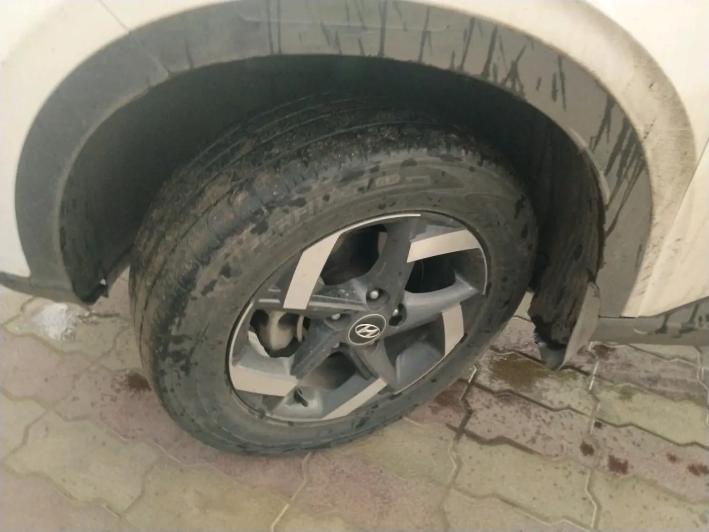2020 Hyundai VENUE SX 1.5 CRDI, Diesel, Manual, 1,17,034 km, tyre