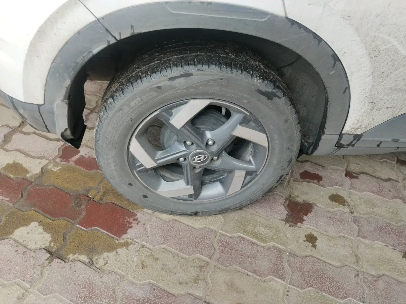 2020 Hyundai VENUE SX 1.5 CRDI, Diesel, Manual, 1,17,034 km, tyre