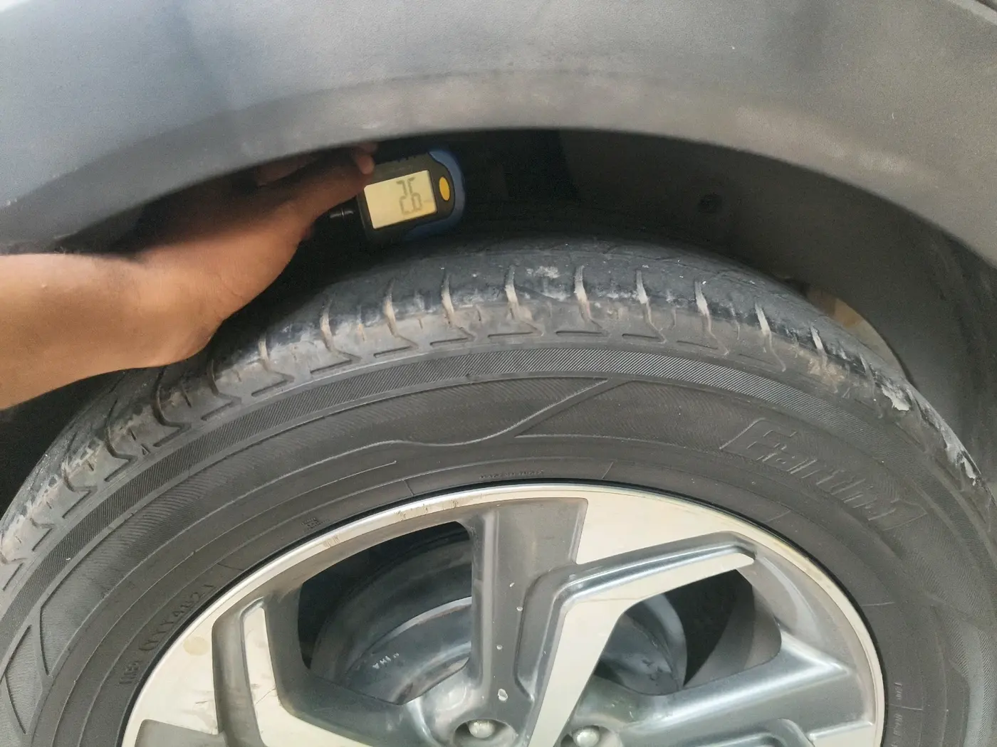 2018 Hyundai Creta SX AT 1.6 PETROL, Petrol, Automatic, 1,20,284 km, tyre