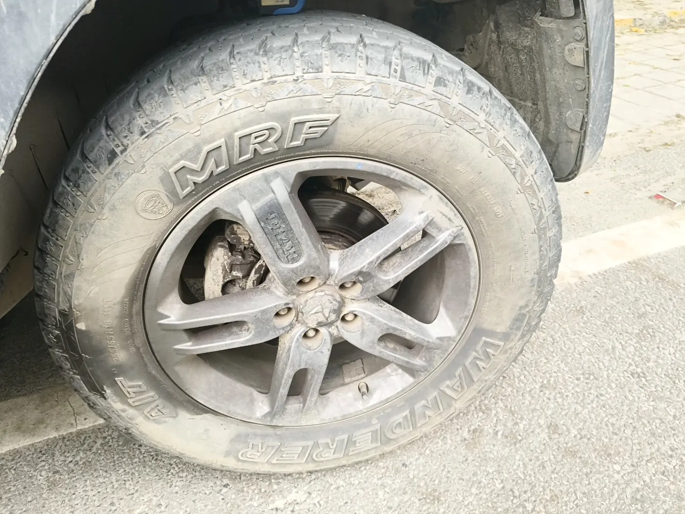 2024 Mahindra Thar LX D HT 2WD MT, Diesel, Manual, 34,436 km, tyre