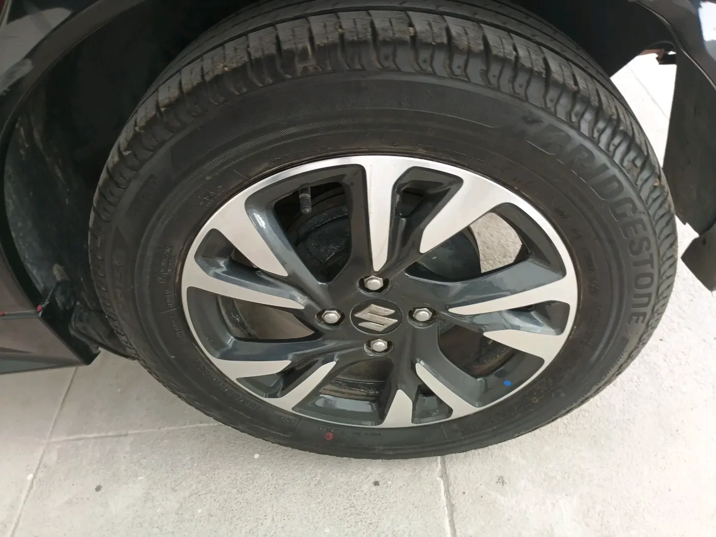 2025 Maruti Swift ZXi Plus Dual Tone AMT, Petrol, Automatic, 29,037 km, tyre