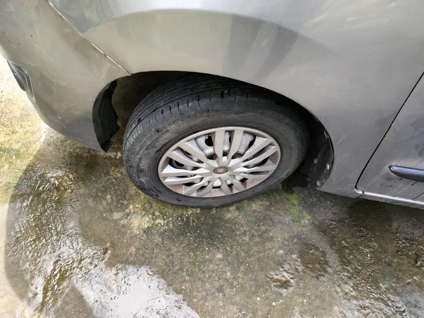 2016 Maruti Wagon R 1.0 LXI CNG, CNG, Manual, 85,661 km, tyre