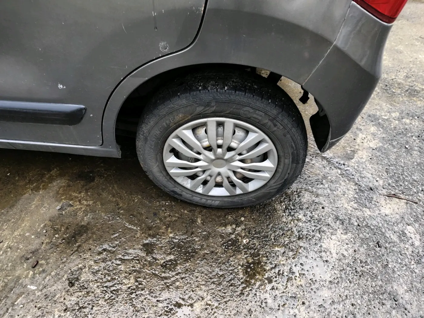 2016 Maruti Wagon R 1.0 LXI CNG, CNG, Manual, 85,661 km, tyre