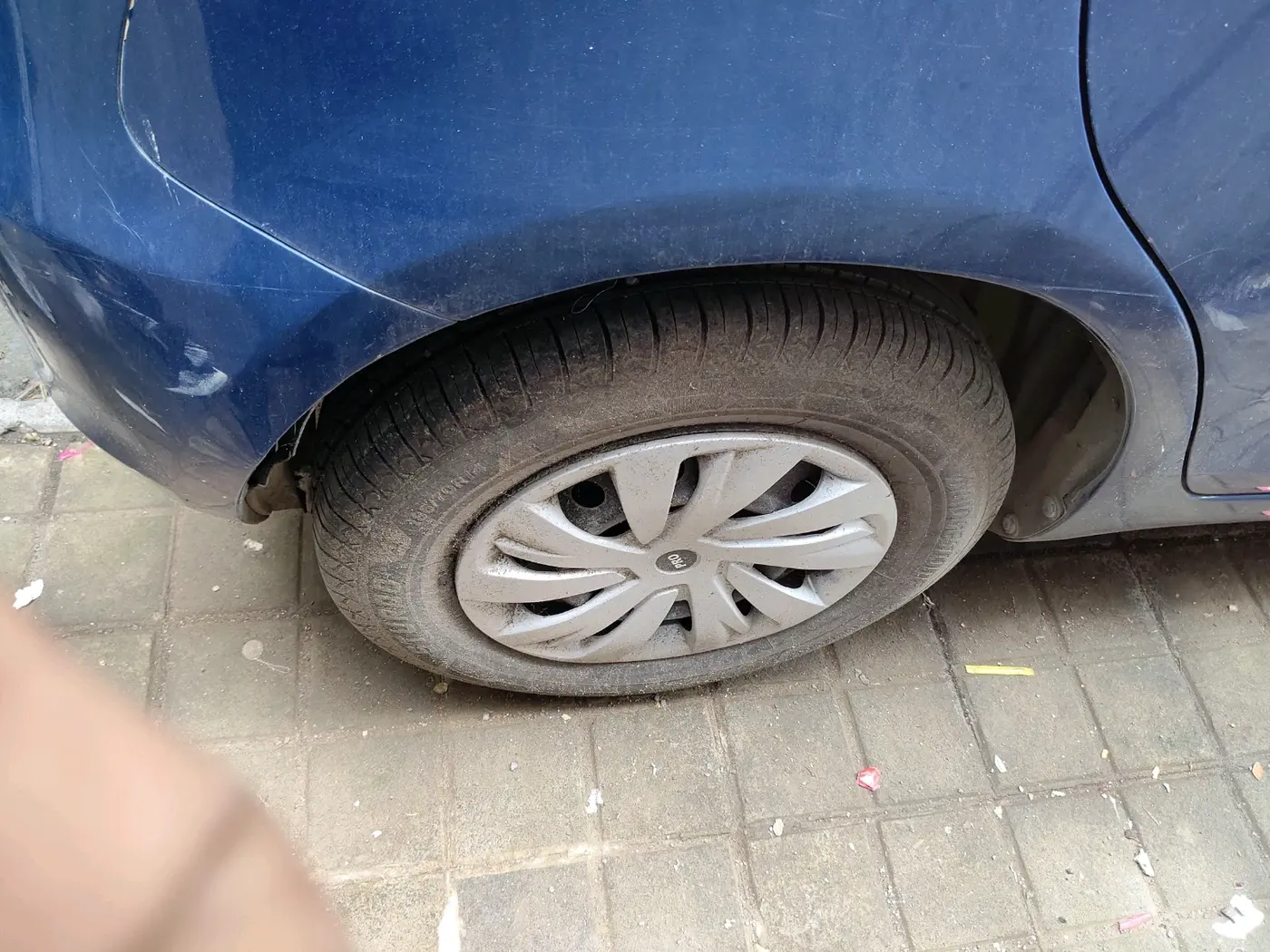 2013 Maruti Swift VXI, Petrol, Manual, 74,493 km, tyre