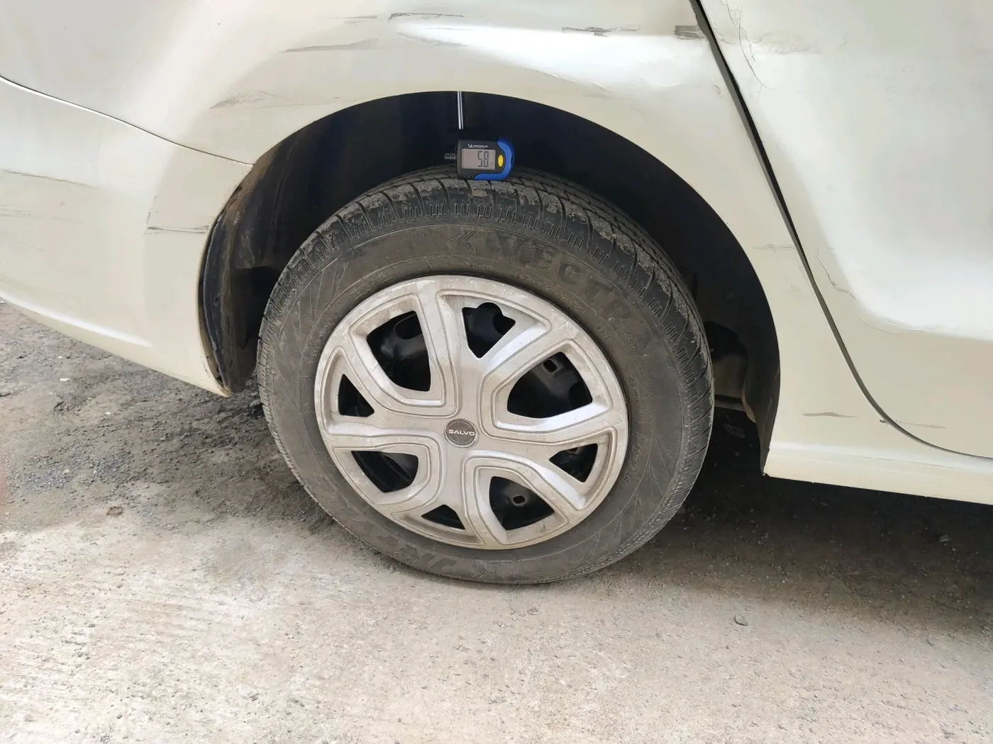 2011 Volkswagen Vento TRENDLINE 1.6, Petrol, Manual, 79,152 km, tyre