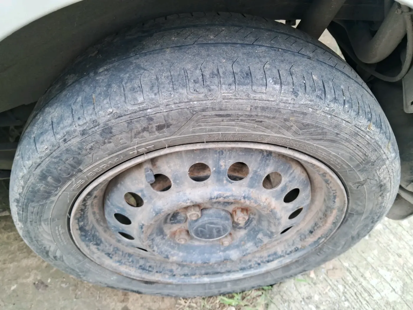 2015 Maruti Wagon R 1.0 VXI, CNG, Manual, 1,44,672 km, tyre