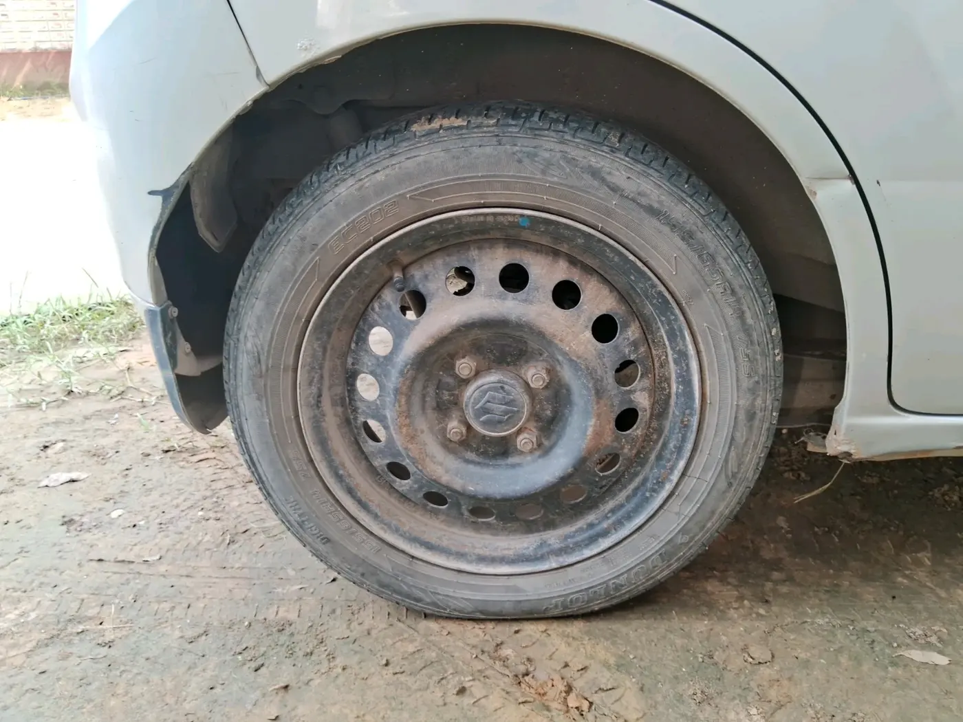 2015 Maruti Wagon R 1.0 VXI, CNG, Manual, 1,44,672 km, tyre