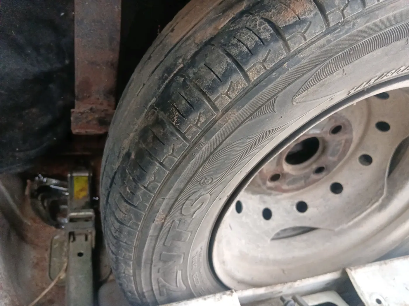 2012 Maruti Alto LXI, CNG, Manual, 84,542 km, tyre