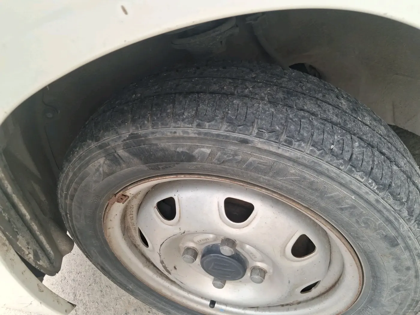 2013 Maruti Zen Estilo LXI CNG, CNG, Manual, 90,182 km, tyre