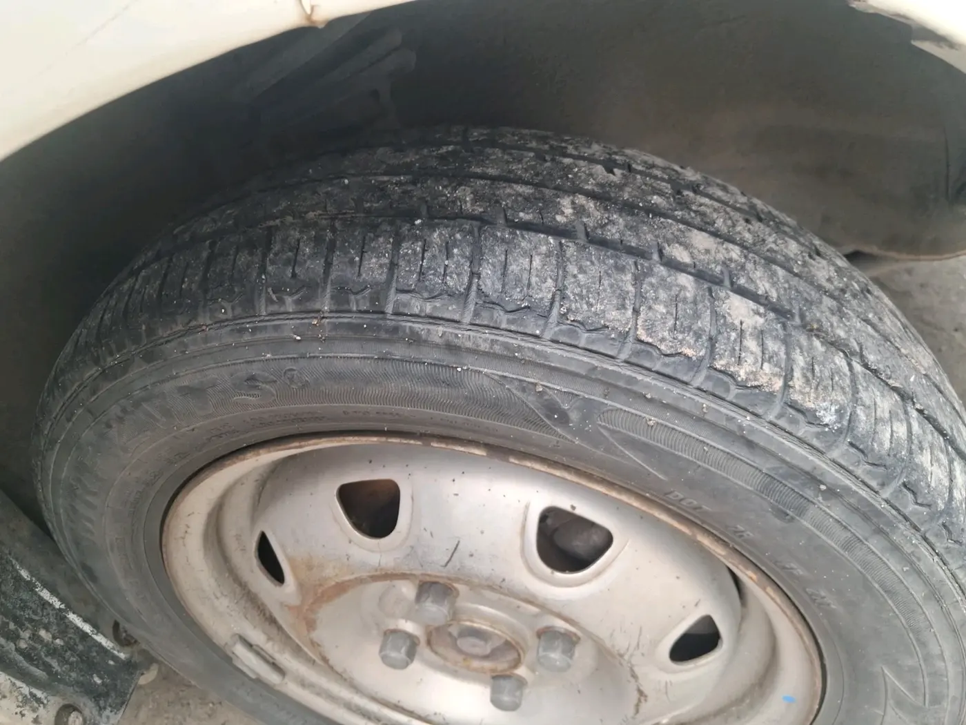 2013 Maruti Zen Estilo LXI CNG, CNG, Manual, 90,182 km, tyre
