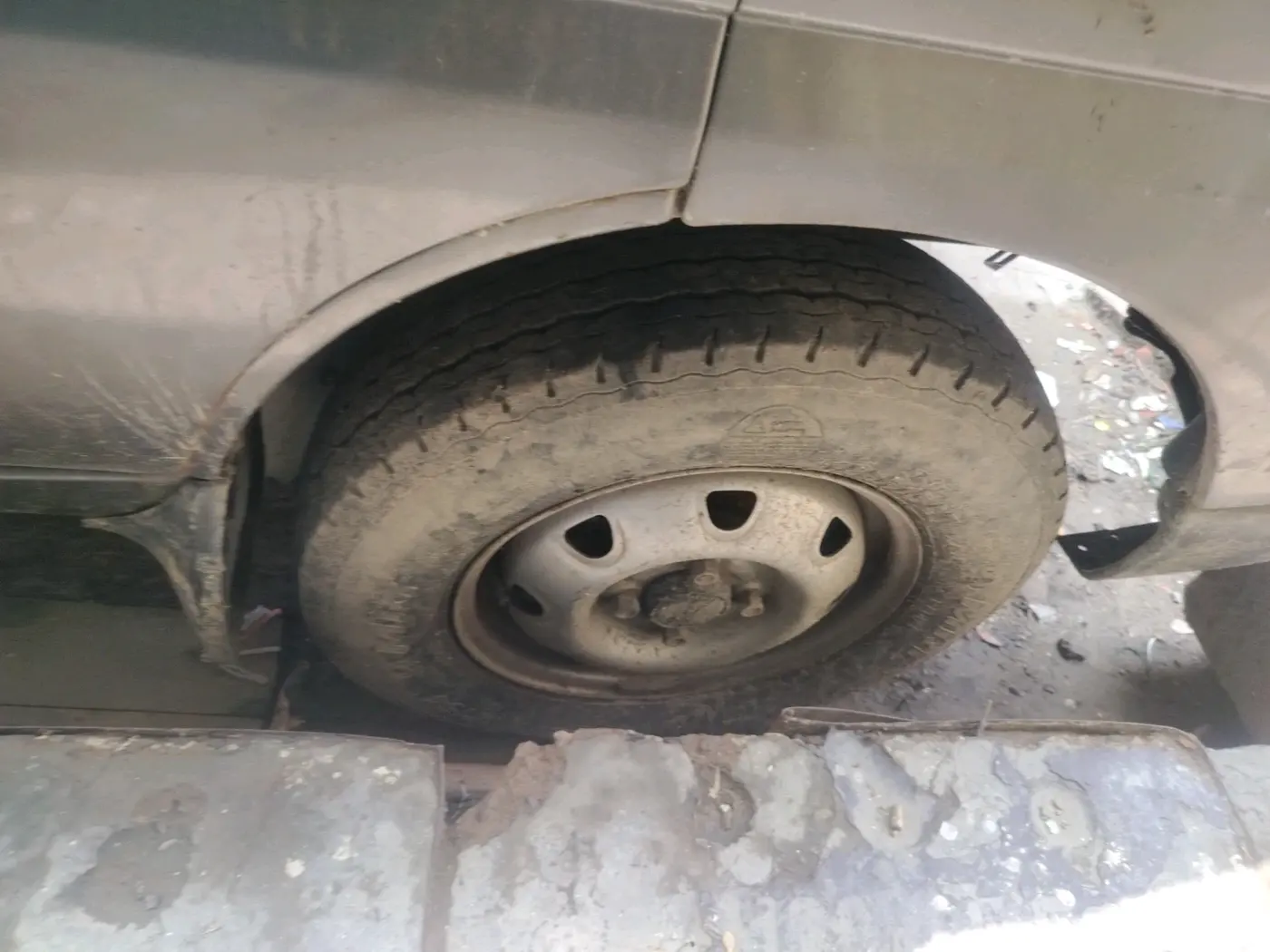 2015 Maruti Eeco 5 STR WITH A/C+HTR, Petrol, Manual, 47,537 km, tyre