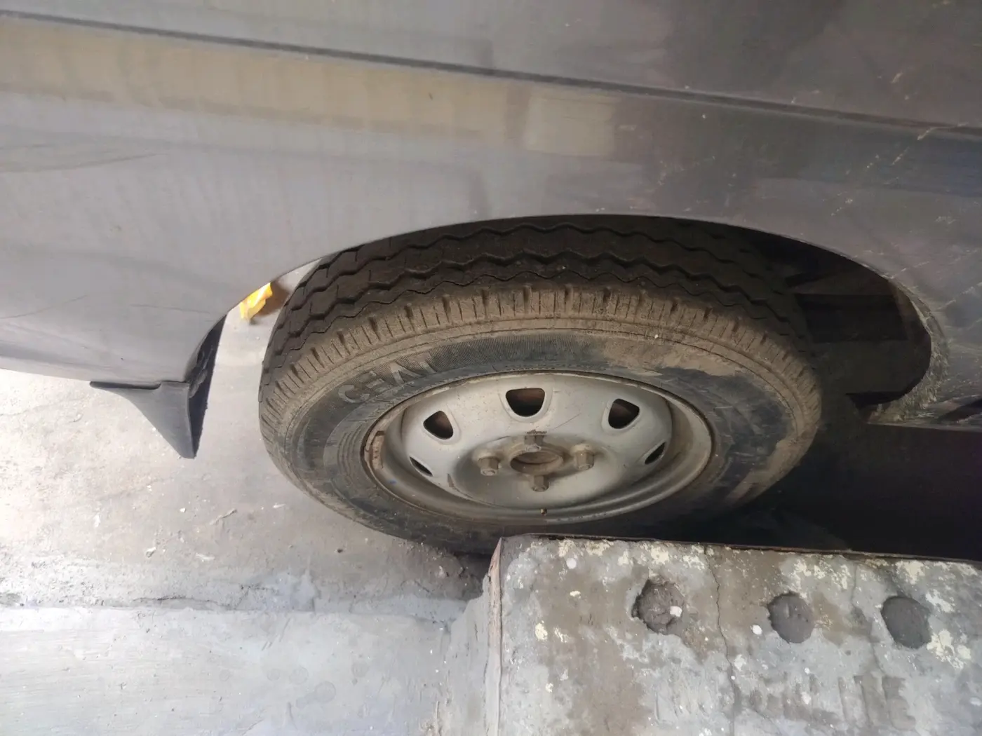 2015 Maruti Eeco 5 STR WITH A/C+HTR, Petrol, Manual, 47,537 km, tyre