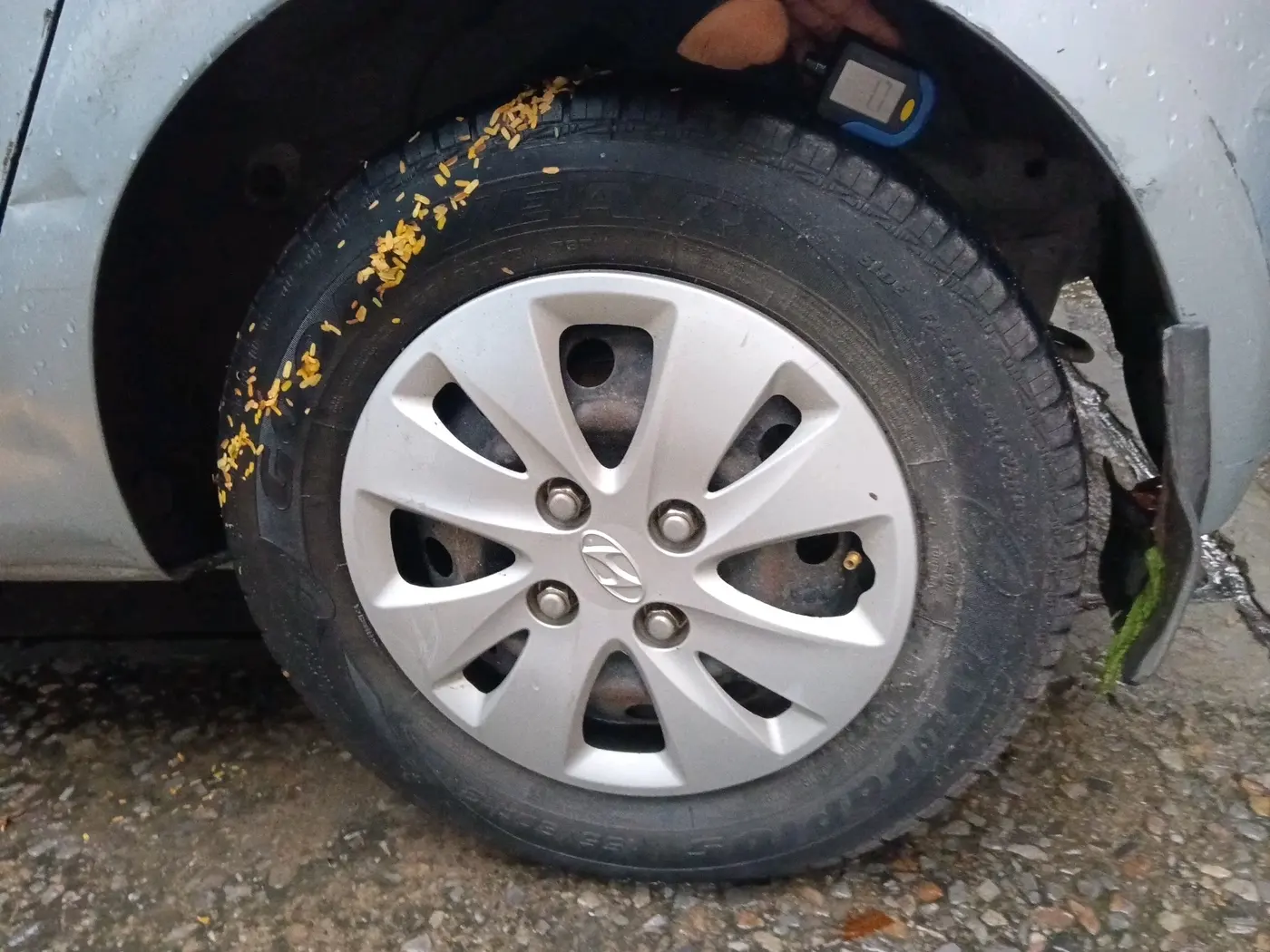 2011 Hyundai i10 SPORTZ 1.2 AT, Petrol, Automatic, 76,262 km, tyre