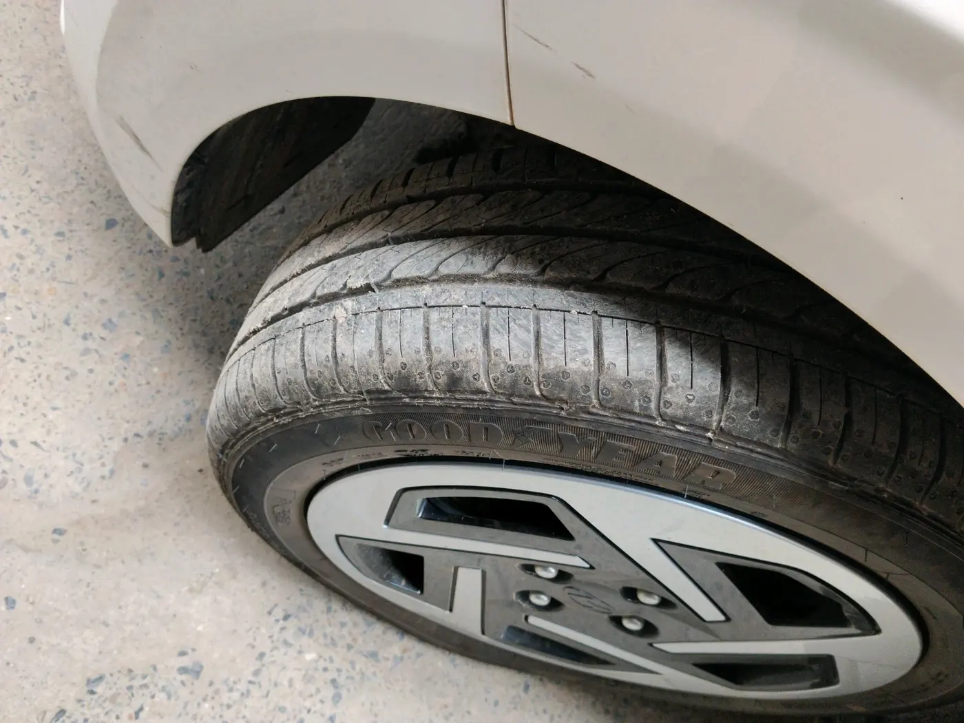 2024 Hyundai GRAND I10 NIOS MAGNA CORPORATE EDITION 1.2 KAPPA VTVT, Petrol, Manual, 2,067 km, tyre
