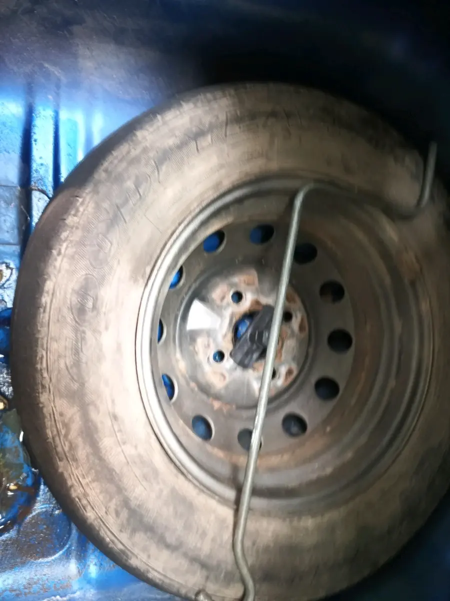 2011 Hyundai Eon ERA, Petrol, Manual, 15,607 km, tyre