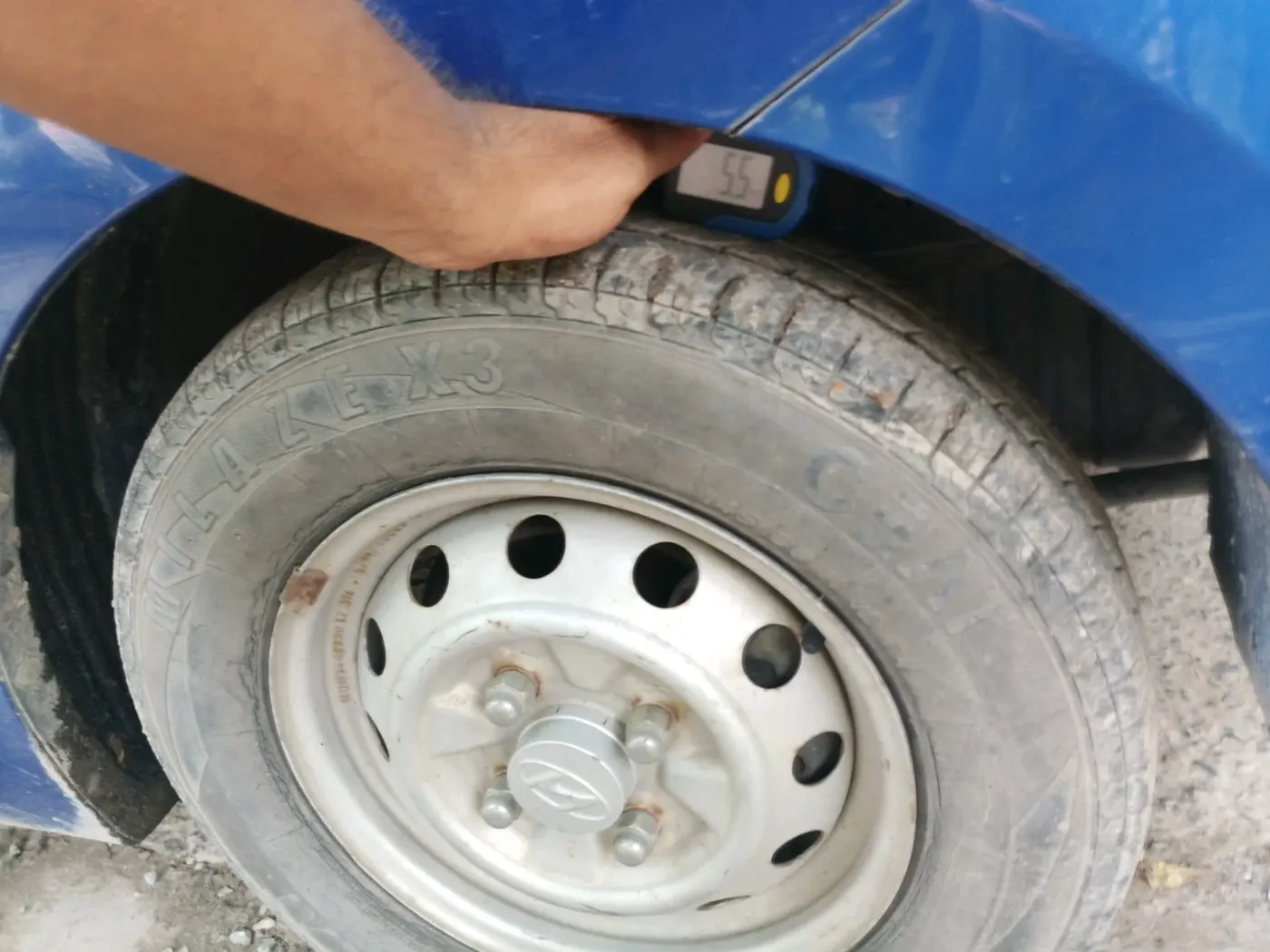2011 Hyundai Eon ERA, Petrol, Manual, 15,607 km, tyre