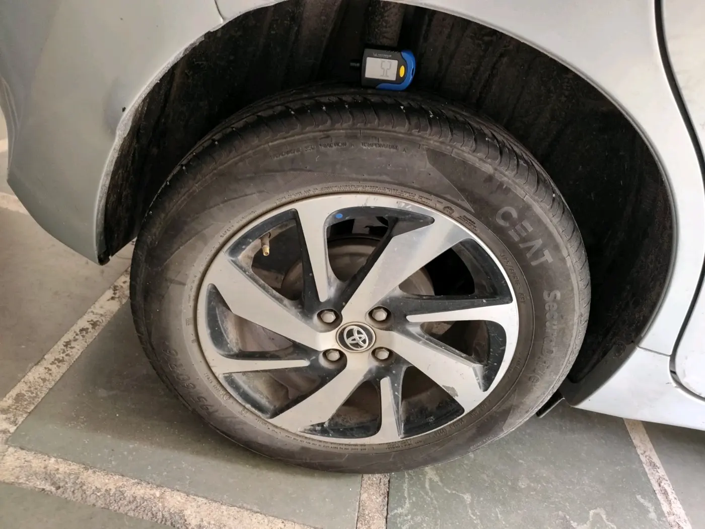 2023 Toyota Glanza V AMT, Petrol, Automatic, 66,223 km, tyre