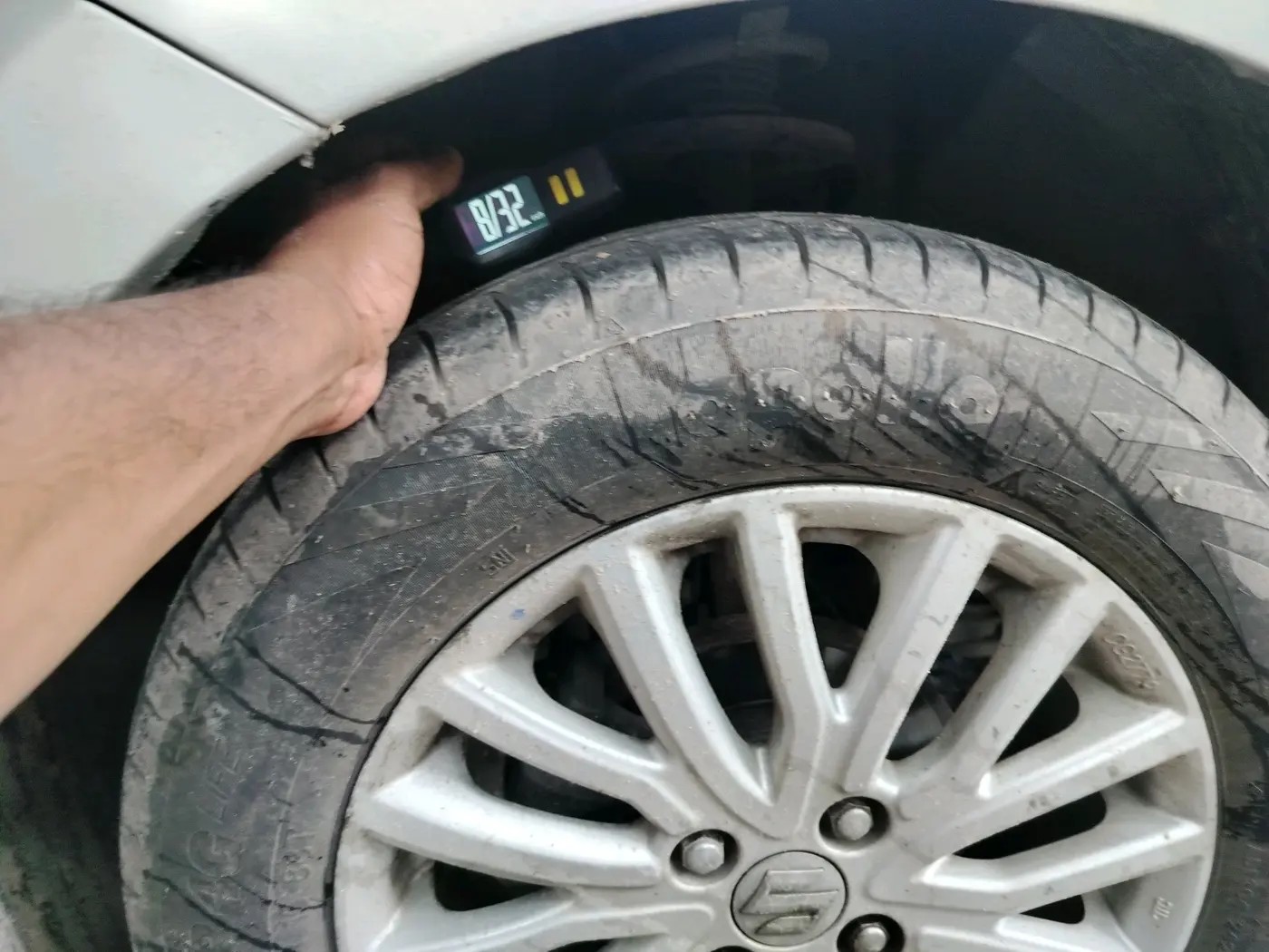 2018 Maruti Dzire ZXI, Petrol, Manual, 45,823 km, tyre