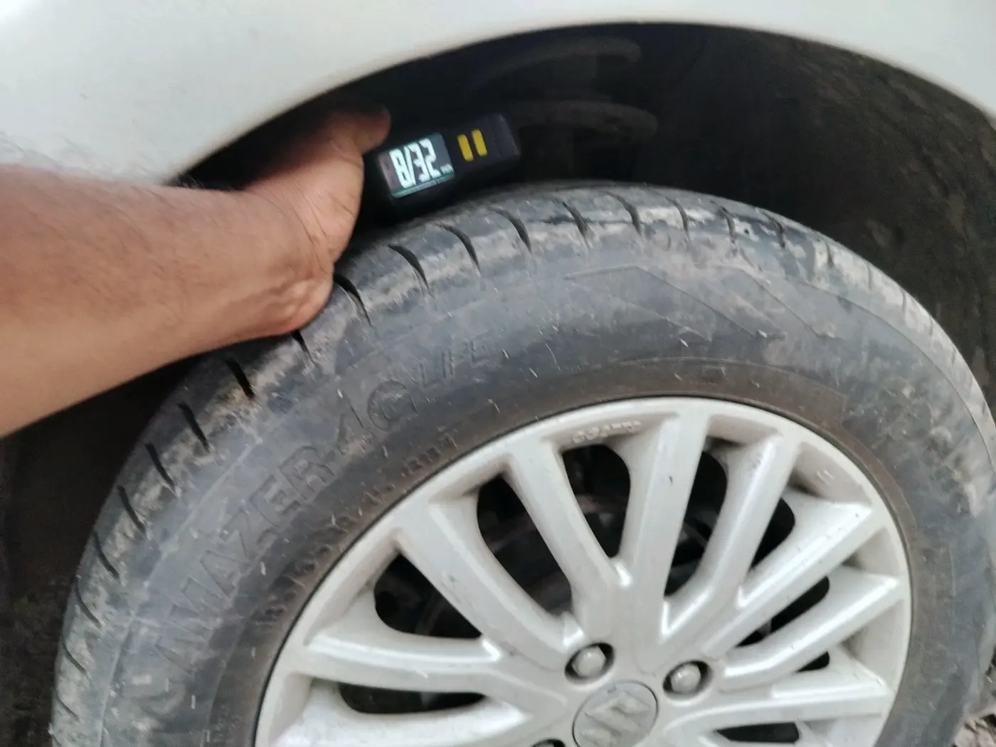 2018 Maruti Dzire ZXI, Petrol, Manual, 45,823 km, tyre