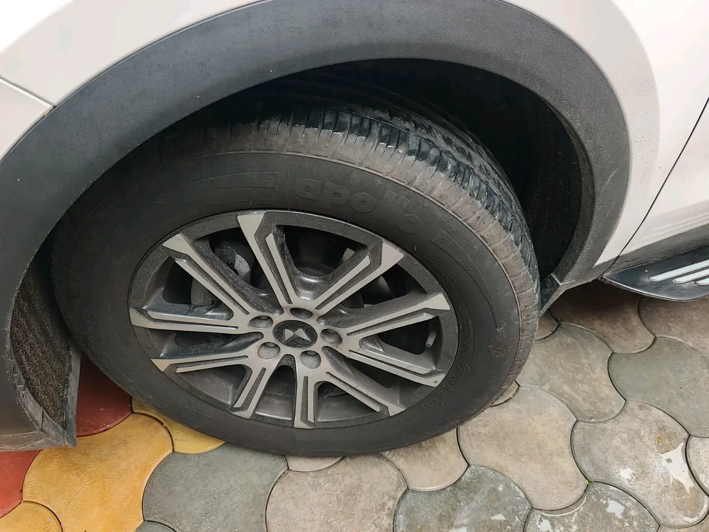 2024 Mahindra XUV700 AX 7 LUXURY P AT 7 STR, Petrol, Automatic, 11,489 km, tyre