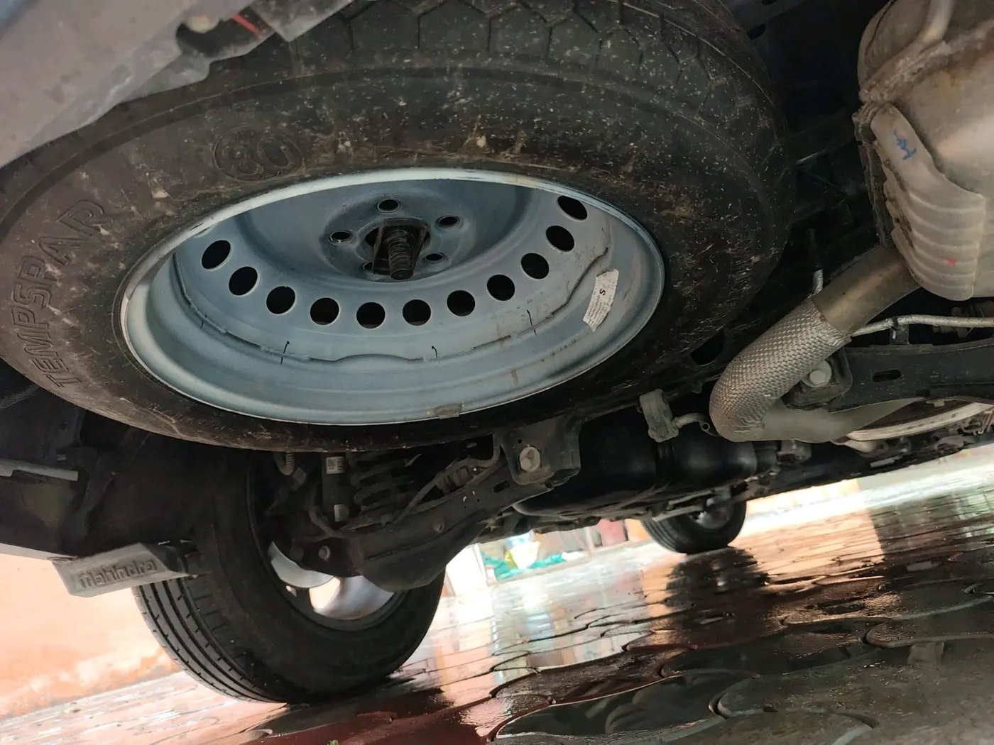 2024 Mahindra XUV700 AX 7 LUXURY P AT 7 STR, Petrol, Automatic, 11,489 km, tyre