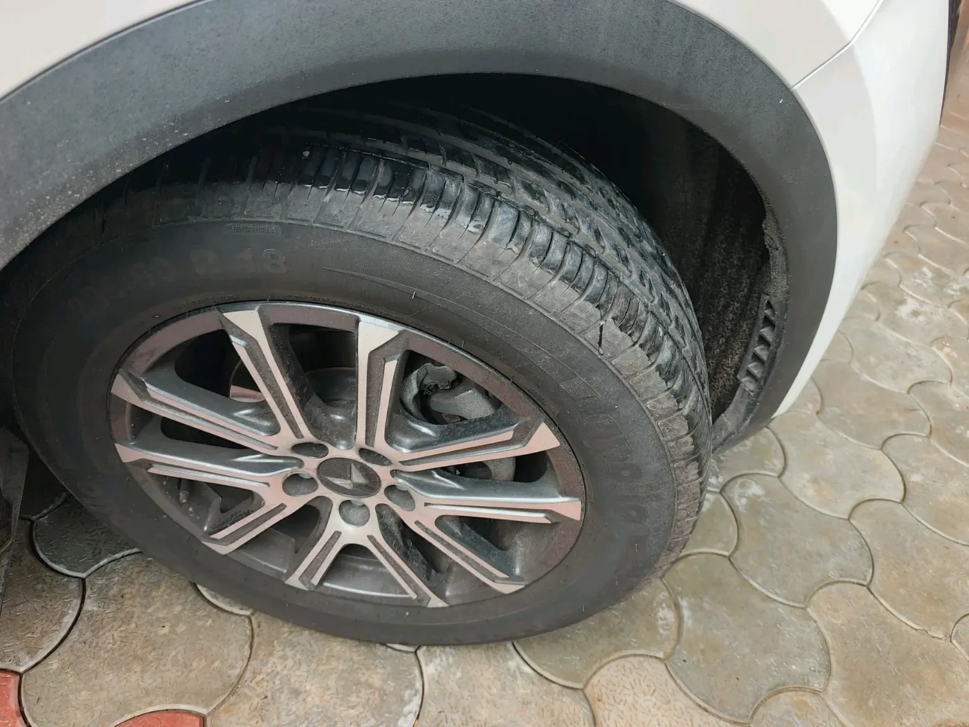 2024 Mahindra XUV700 AX 7 LUXURY P AT 7 STR, Petrol, Automatic, 11,489 km, tyre