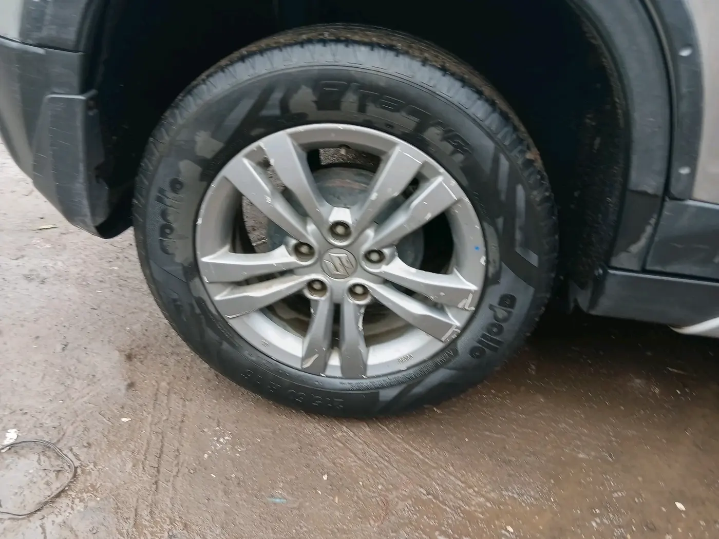 2018 Maruti Vitara Brezza ZDI, Diesel, Manual, 1,63,325 km, tyre