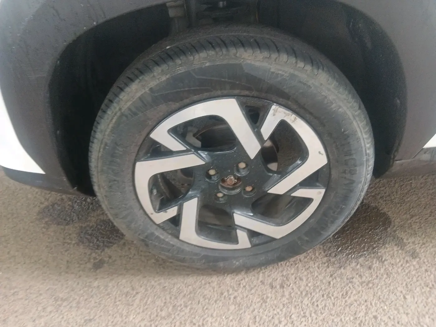 2022 Nissan MAGNITE XV EXECUTIVE, Petrol, Manual, 8,835 km, tyre