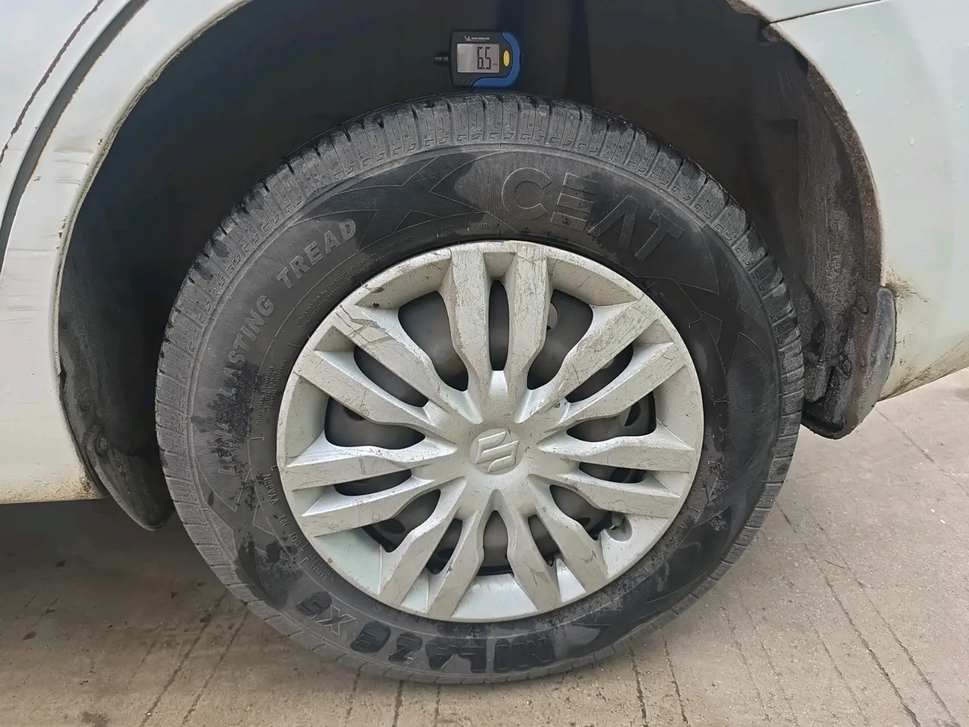 2019 Maruti Dzire VXI, Petrol, Manual, 78,881 km, tyre