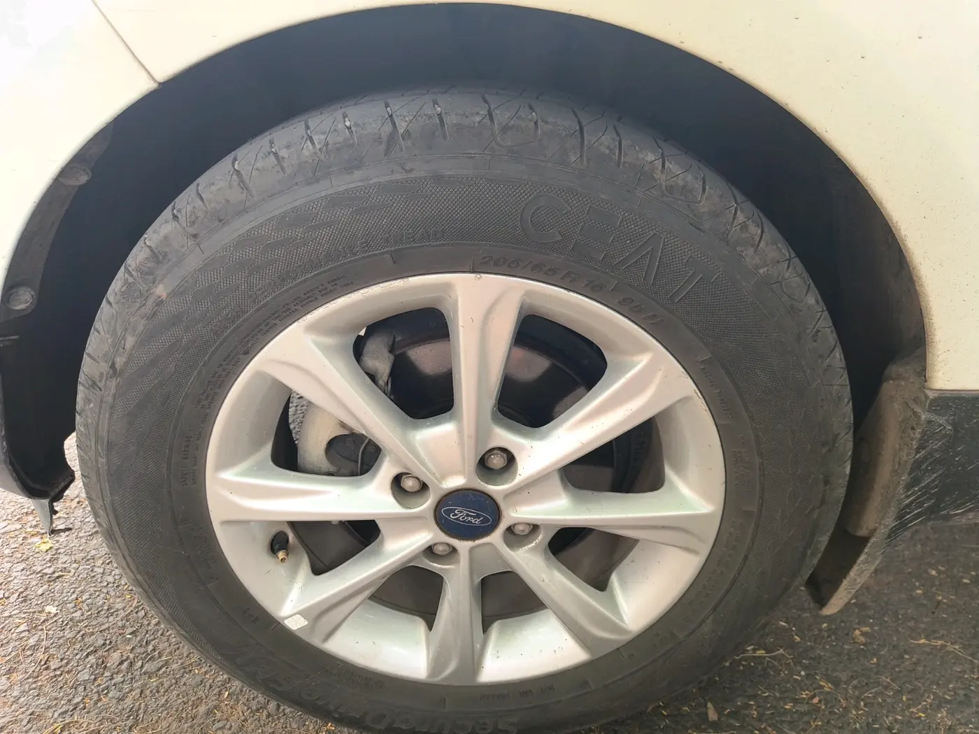 2018 Ford Ecosport TITANIUM 1.5L PETROL, CNG, Manual, 89,429 km, tyre