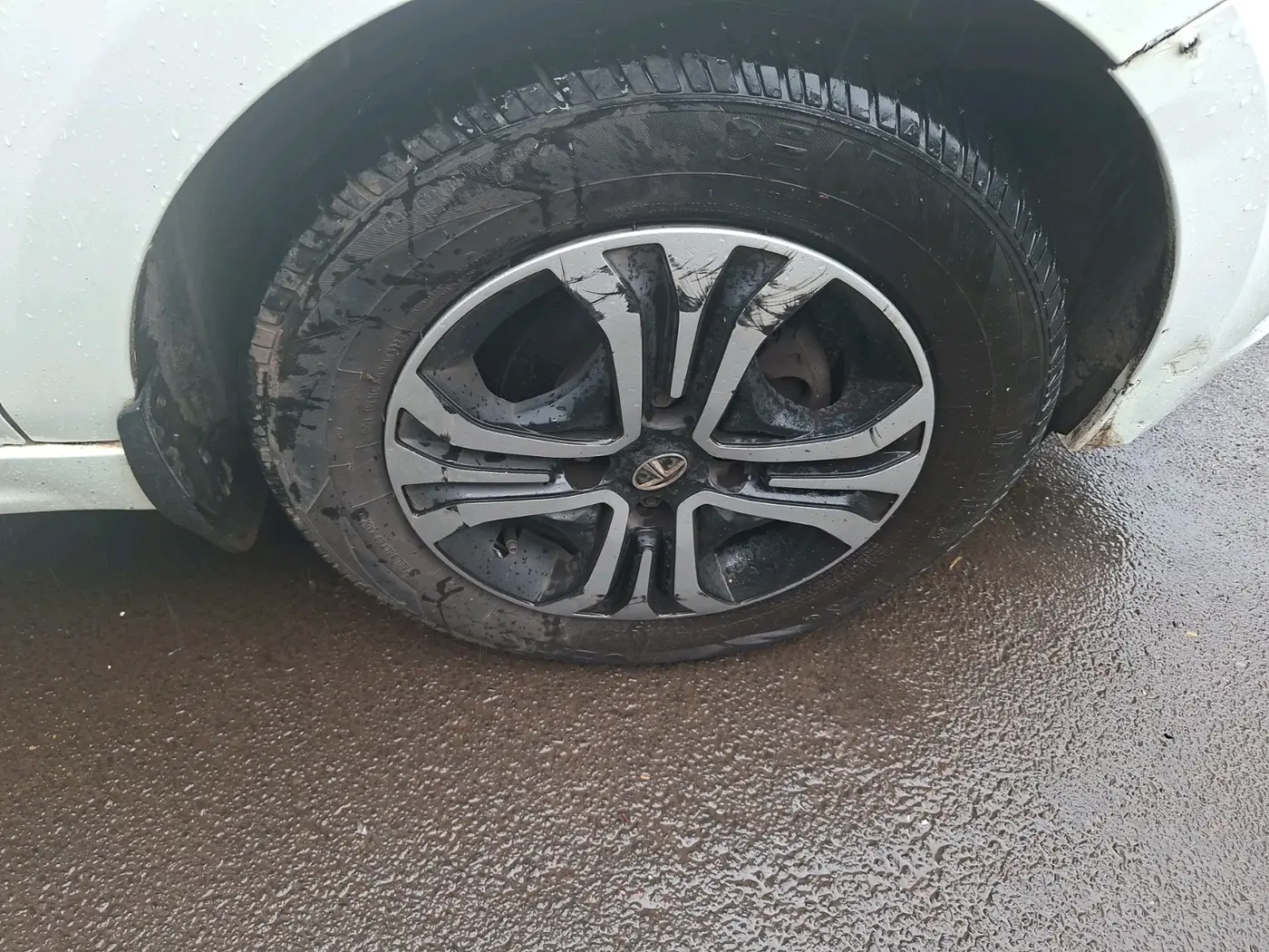 2023 Tata TIGOR XZ PLUS CNG LEATHERETTE PACK, CNG, Manual, 94,898 km, tyre