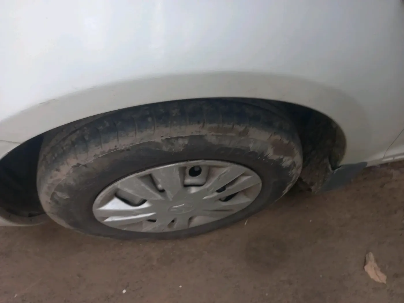 2016 Maruti Swift Dzire LXI, CNG, Manual, 1,16,161 km, tyre