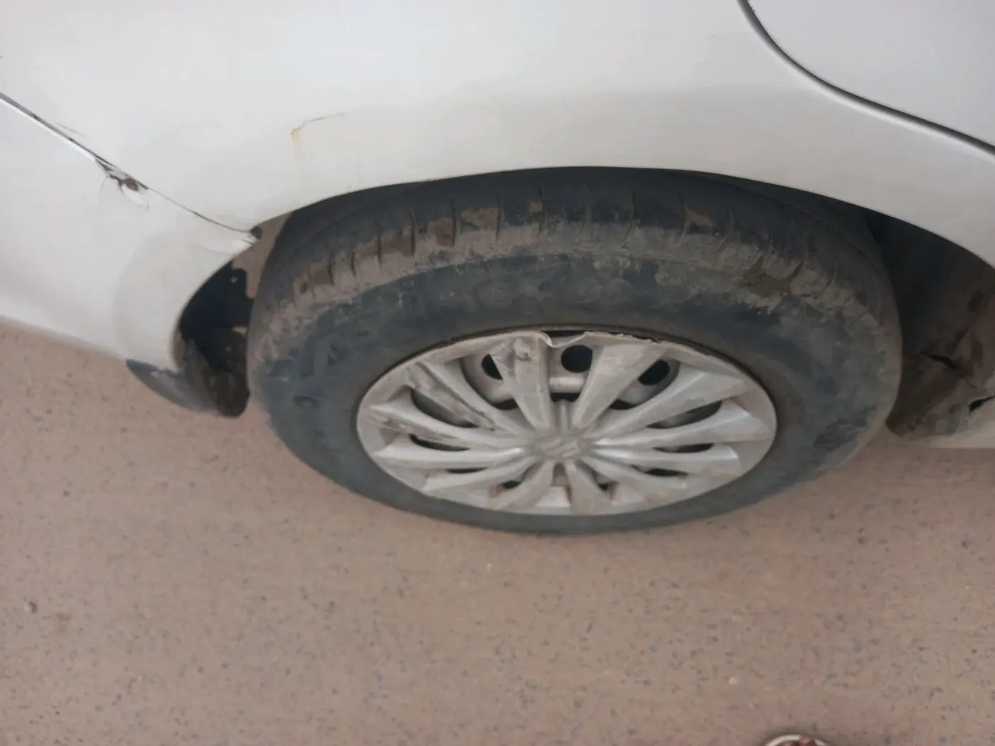 2016 Maruti Swift Dzire LXI, CNG, Manual, 1,16,161 km, tyre