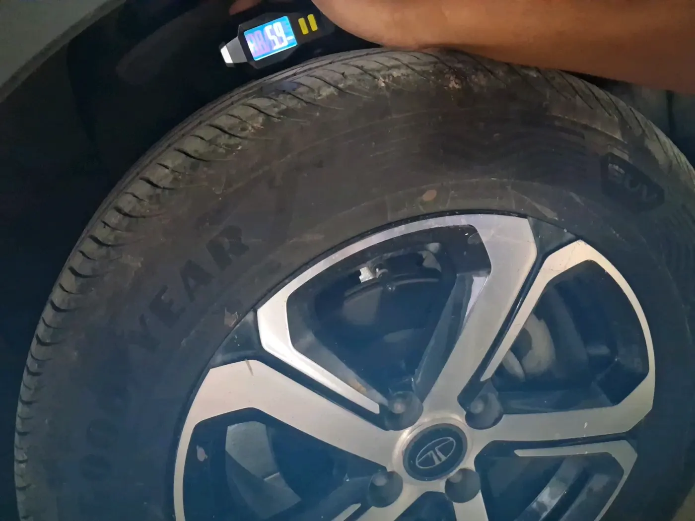 2021 Tata NEXON XZA PLUS SUNROOF PETROL, Petrol, Automatic, 25,877 km, tyre