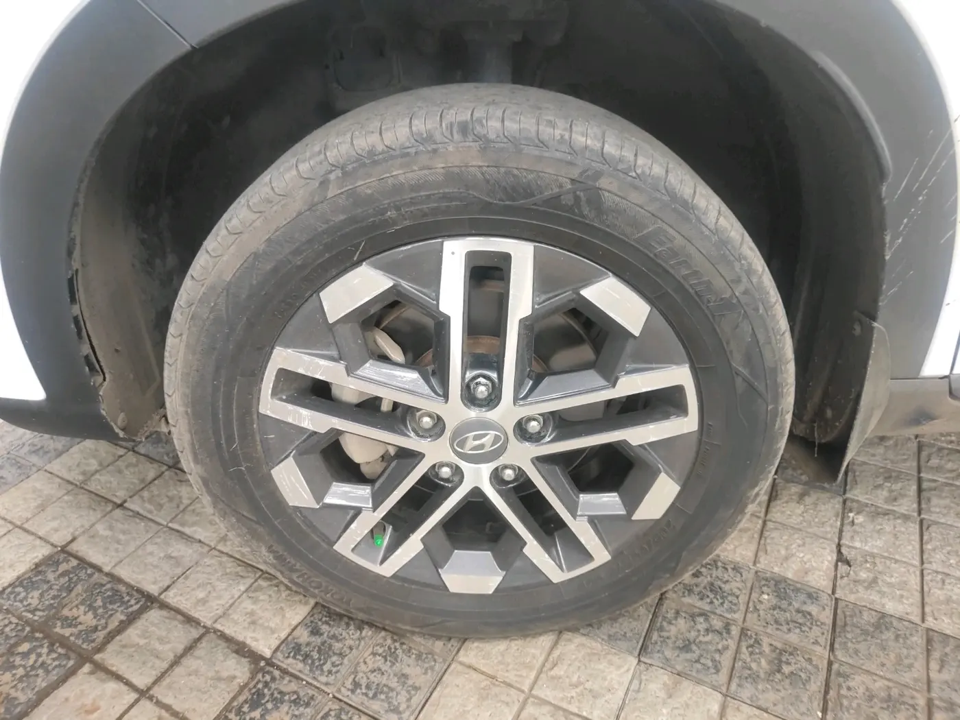 2021 Hyundai VENUE S+ 1.2, Petrol, Manual, 78,735 km, tyre