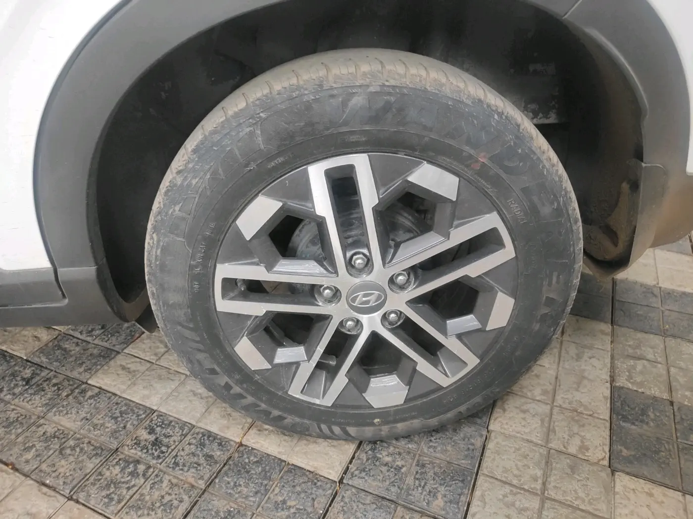 2021 Hyundai VENUE S+ 1.2, Petrol, Manual, 78,735 km, tyre
