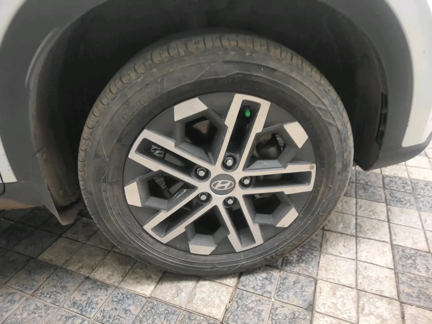 2021 Hyundai VENUE S+ 1.2, Petrol, Manual, 78,735 km, tyre