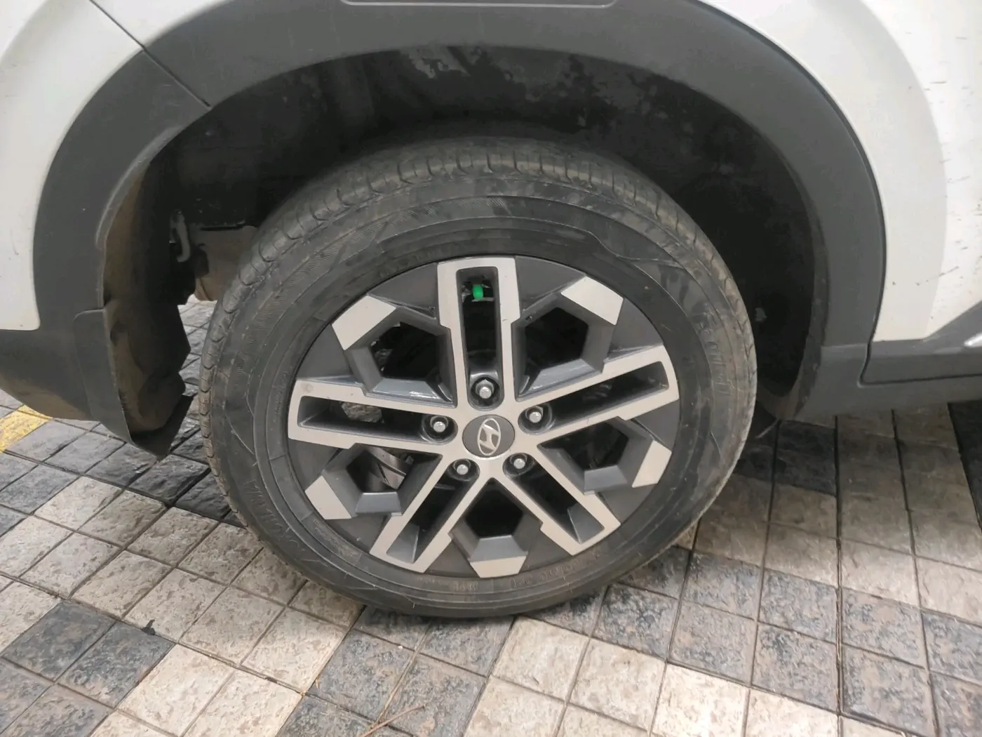 2021 Hyundai VENUE S+ 1.2, Petrol, Manual, 78,735 km, tyre