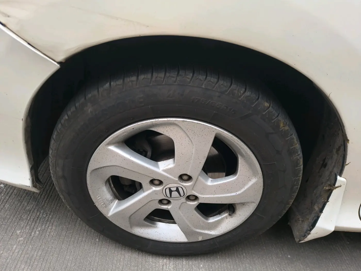 2014 Honda City 1.5L I-DTEC V, Diesel, Manual, 1,22,455 km, tyre