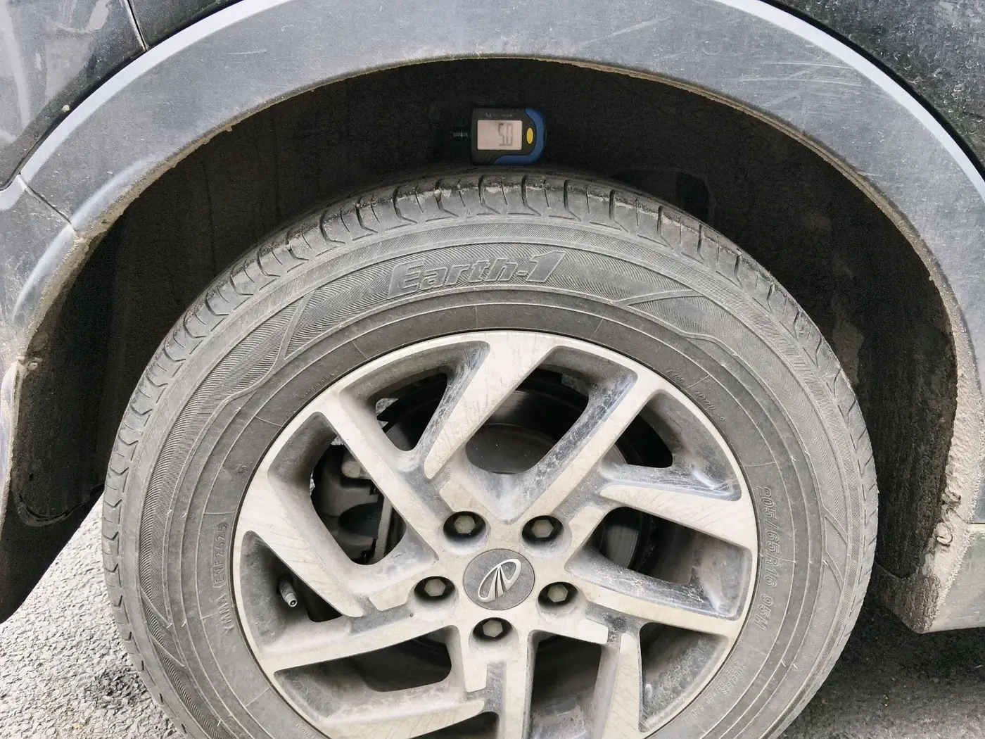 2022 Mahindra XUV300 W8 (O) 1.5 DIESEL, Diesel, Manual, 1,25,362 km, tyre