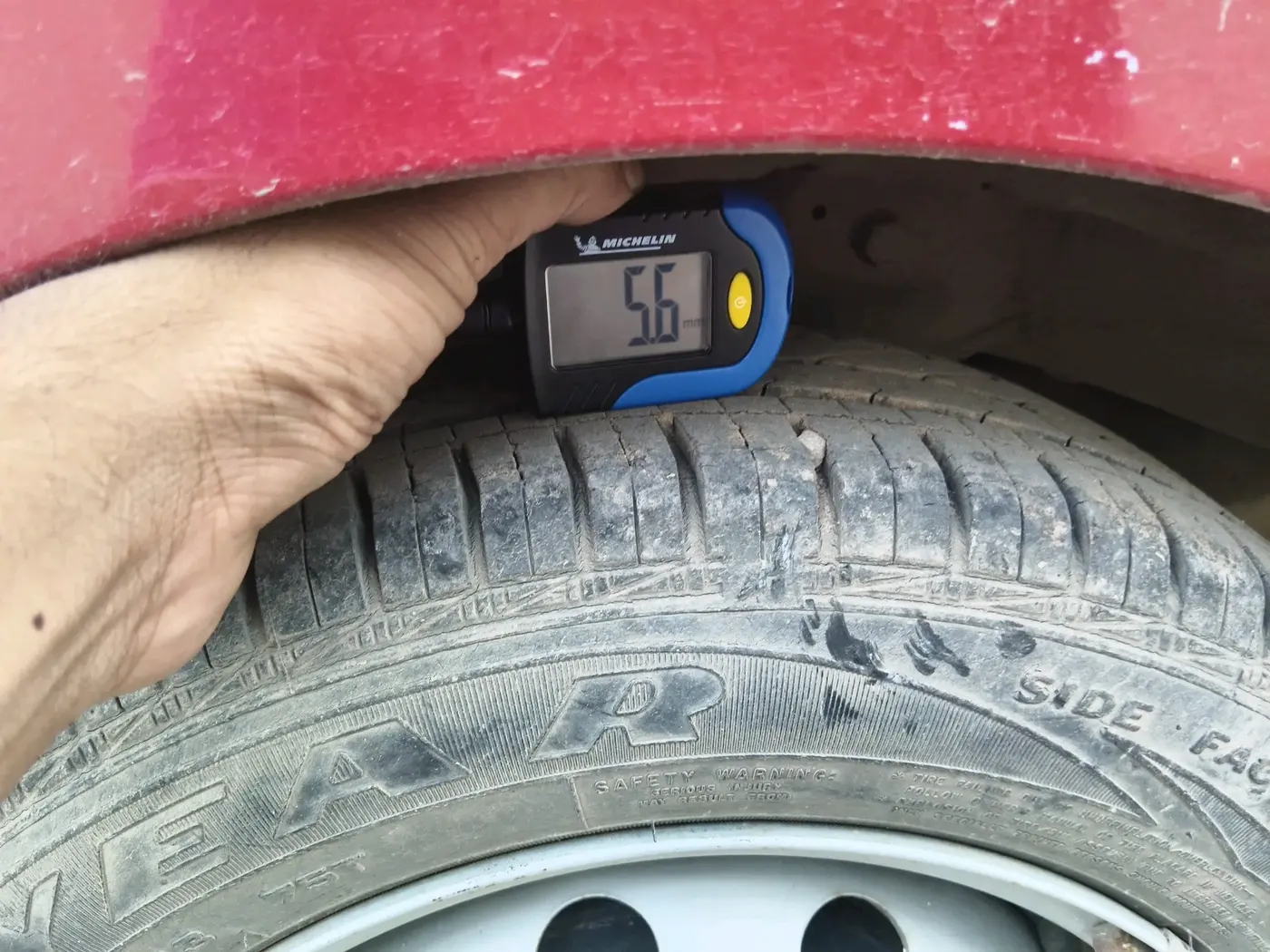 2017 Hyundai Eon ERA PLUS (O), Petrol, Manual, 13,327 km, tyre