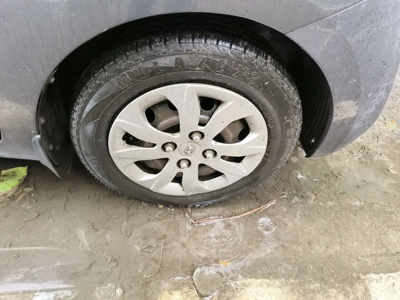 2014 Hyundai Eon MAGNA +, Petrol, Manual, 38,939 km, tyre