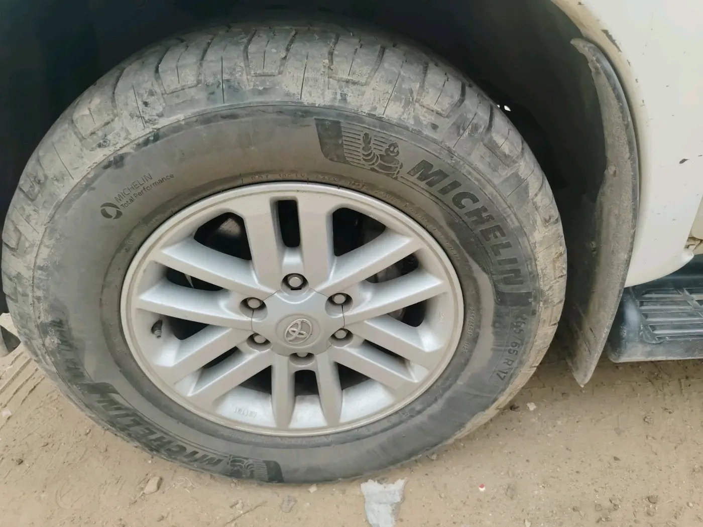 2013 Toyota Fortuner 3.0 4X2 MT, Diesel, Manual, 2,90,026 km, tyre
