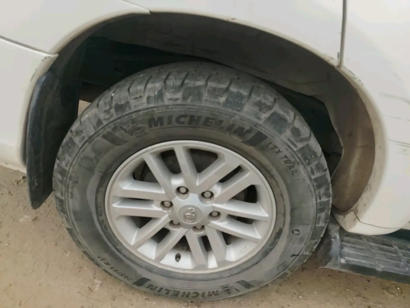 2013 Toyota Fortuner 3.0 4X2 MT, Diesel, Manual, 2,90,026 km, tyre