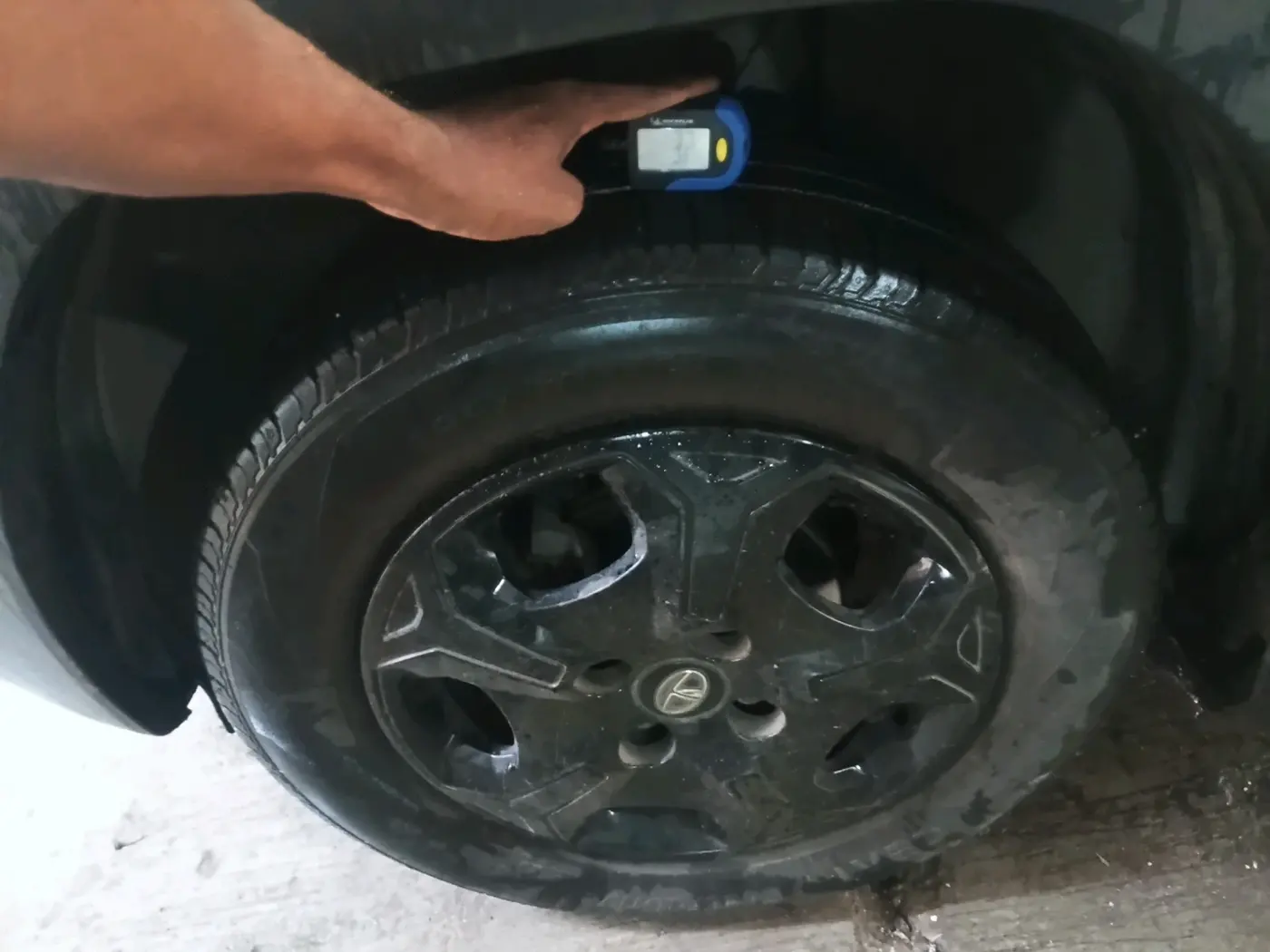 2021 Tata PUNCH ACCOMPLISHED MT, Petrol, Manual, 38,691 km, tyre