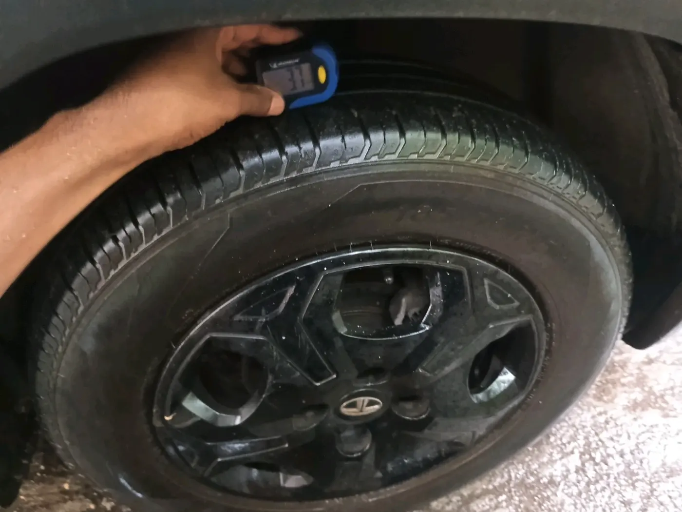 2021 Tata PUNCH ACCOMPLISHED MT, Petrol, Manual, 38,691 km, tyre