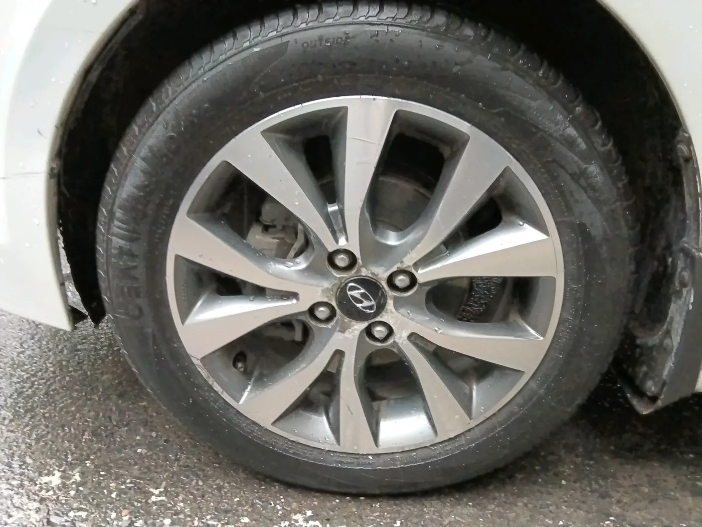 2015 Hyundai Verna FLUIDIC 4S 1.6 VTVT S(O), CNG, Manual, 96,199 km, tyre