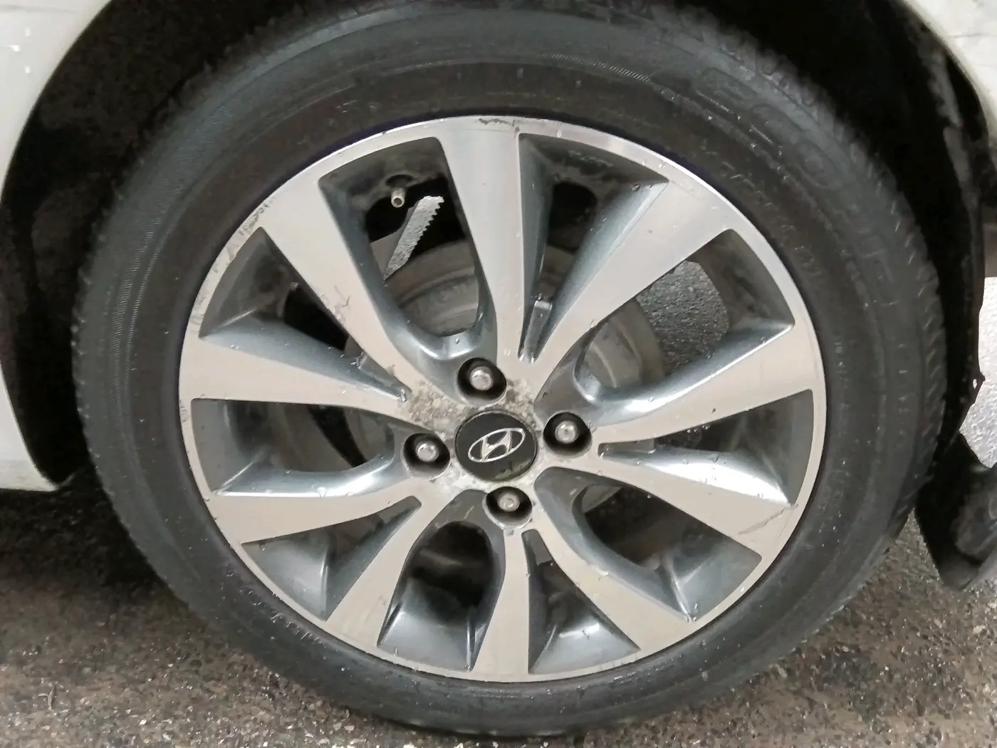 2015 Hyundai Verna FLUIDIC 4S 1.6 VTVT S(O), CNG, Manual, 96,199 km, tyre