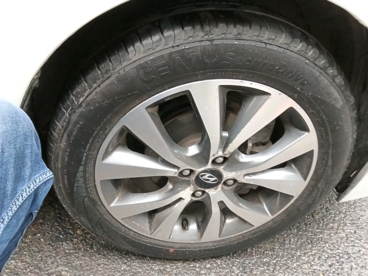 2015 Hyundai Verna FLUIDIC 4S 1.6 VTVT S(O), CNG, Manual, 96,199 km, tyre
