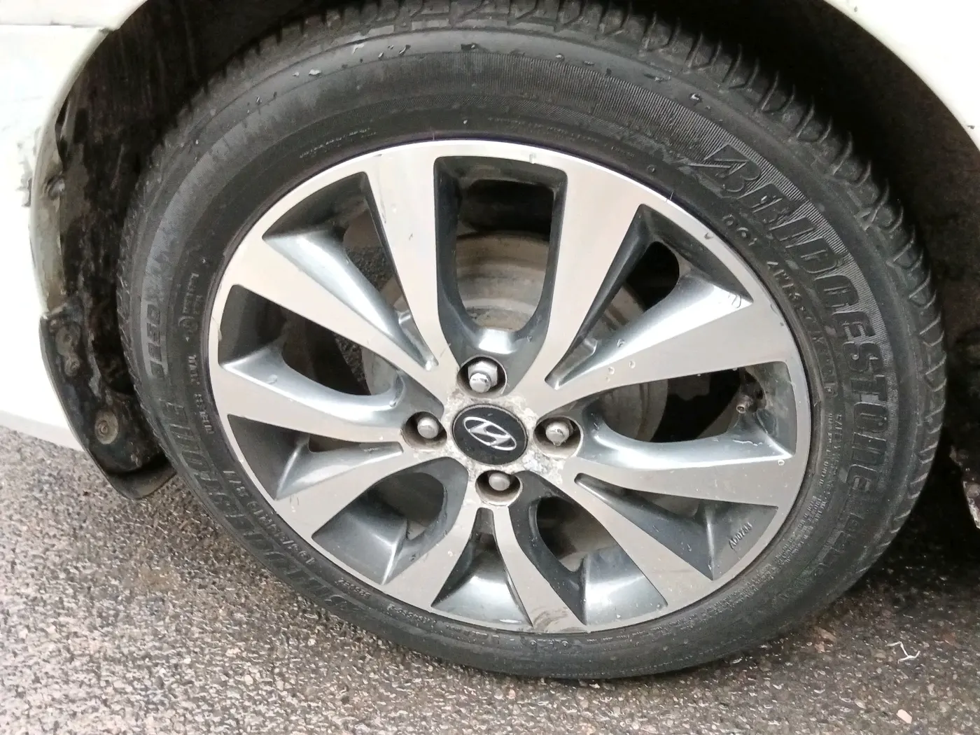 2015 Hyundai Verna FLUIDIC 4S 1.6 VTVT S(O), CNG, Manual, 96,199 km, tyre